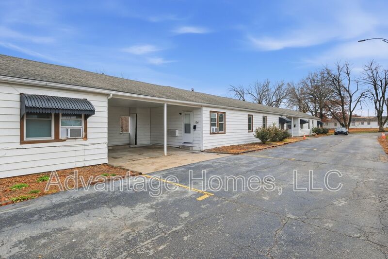 2 bedroom unit with carport property image