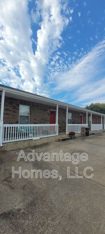 Property Title 3 bed, 1.5 bath townhome unit at end of cul-de-sac property image