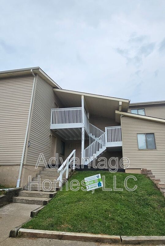 WOW!  So much living space; convenient Olathe location! property image