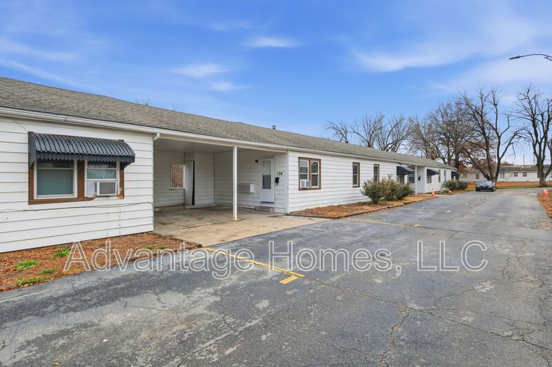 2 bedroom unit with carport property image