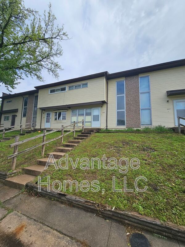 829 N 70th Ter