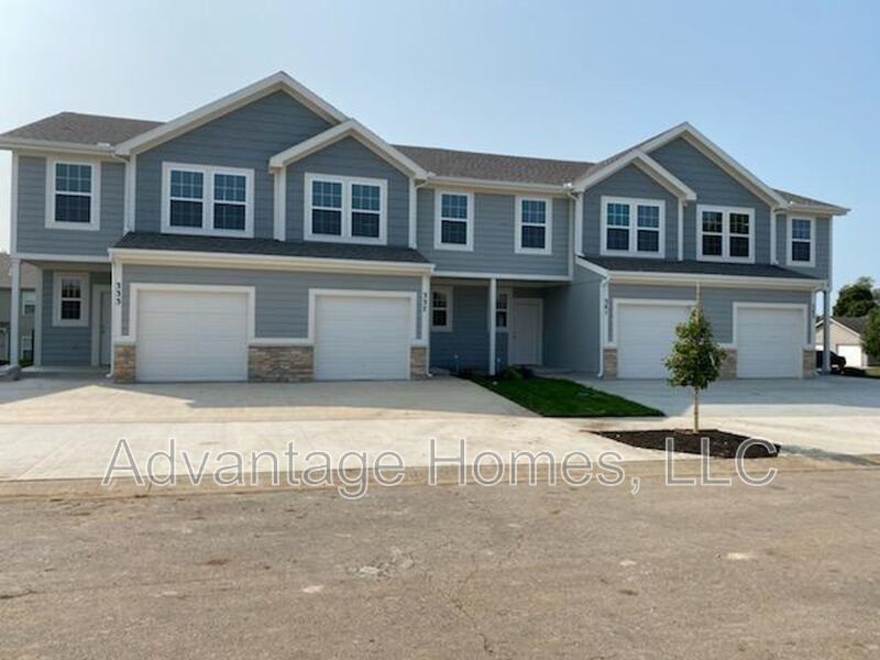 Beautiful Energy-Efficient  Family Townhome in Louisburg, KS -  ALL APPLIANCES INCLUDED! property image
