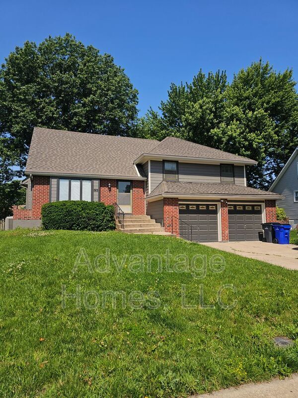 Large Stylish Olathe SFH property image