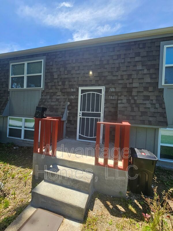 746 N 70th St property image