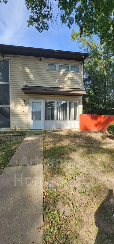 Updated 3BR Townhouse – Modern Amenities & Great Location – Kansas City, KS property image