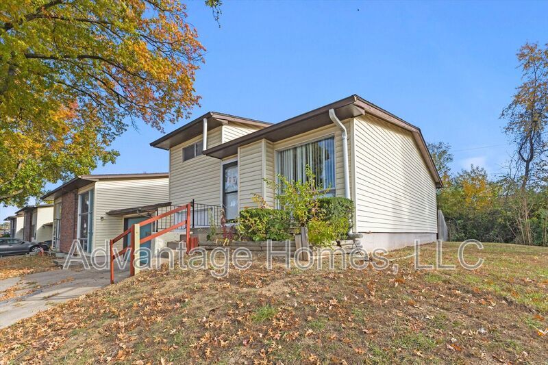 Cozy 2-Bedroom Townhouse with Spacious Living Room property image