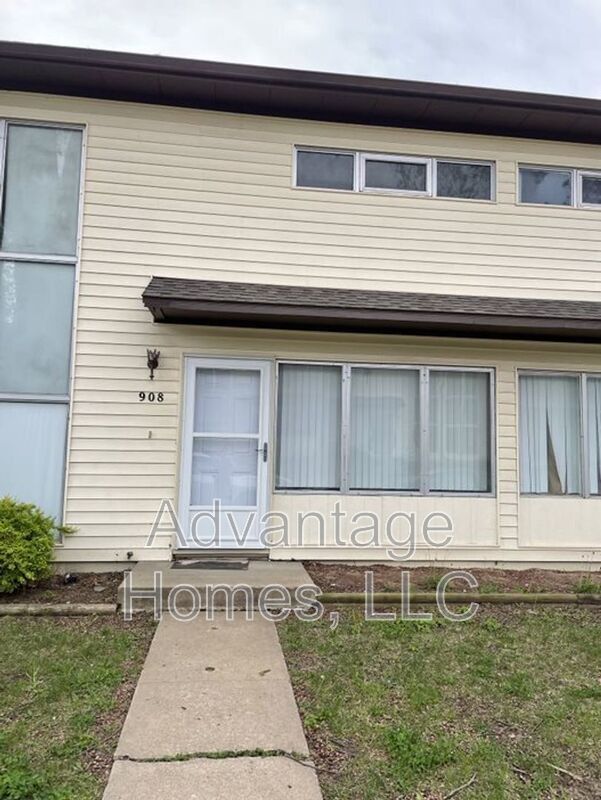 Spacious 3 bedroom plus finished basement property image