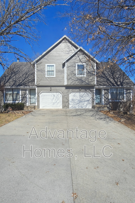 Spacious Updated Duplex with Vaulted Ceilings, Deck & Basement Storage property image