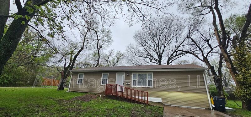 Renovated 4 bedroom with full unfinished basement property image