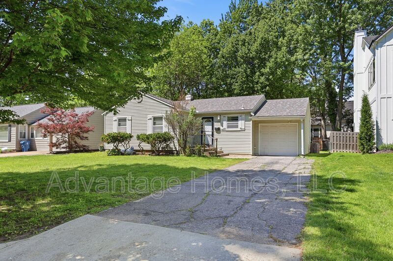 Prairie Village Beauty!  3 bed, 2 bath, 1 car, fenced yard property image